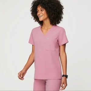 Wear FIGS - Catarina One-Pocket Scrub Top - Chalk Pink - XS